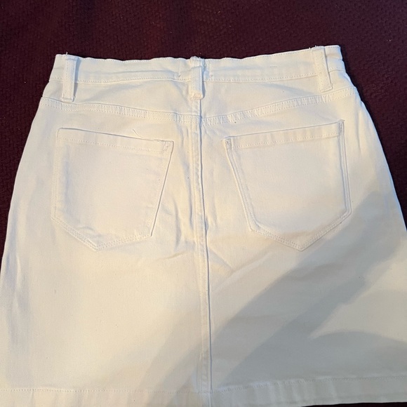 EUC Kensie Vintage Luxe Women’s High Rise White Denim Skirt Size 4/27 - Picture 2 of 2